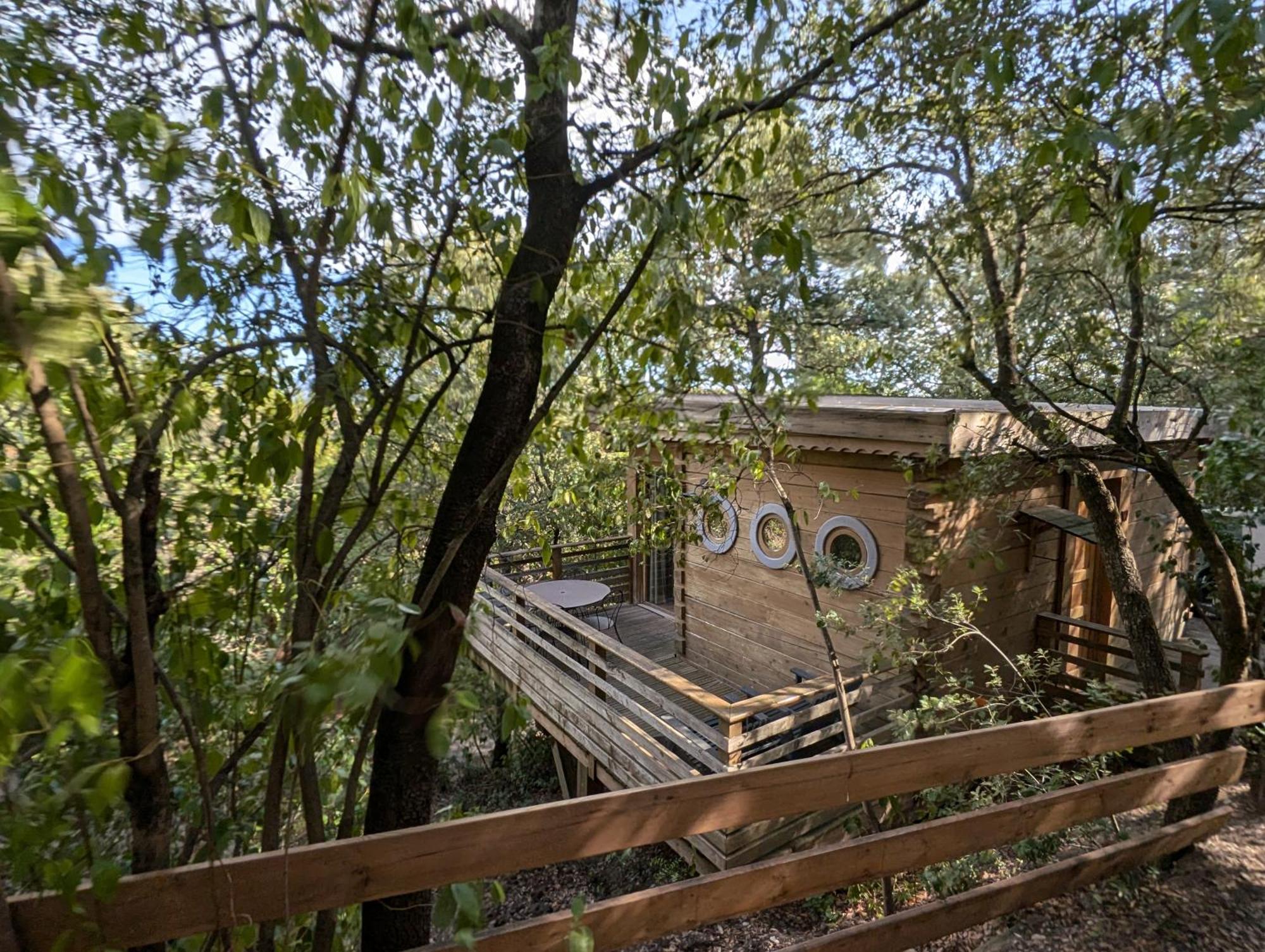 Les Cabanes Dans Les Bois Logis Hotel Villedubert Exterior photo